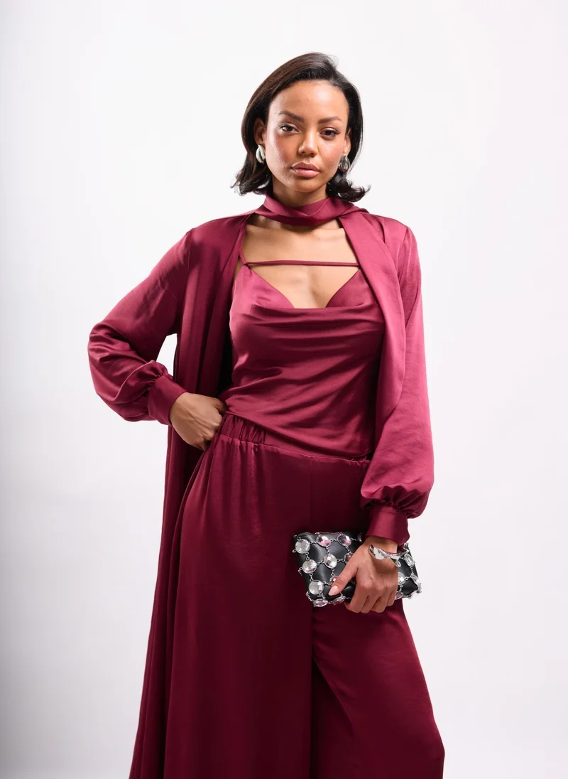 فايا توب كامي بتفاصيل حمالة وظهر مكشوف باللون البورتو