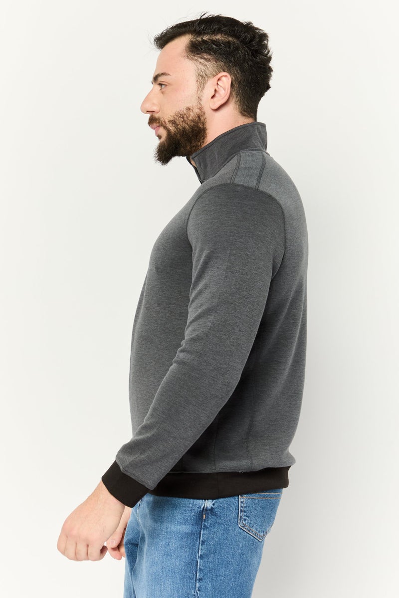 MOTION سويت شيرت رجالي بأكمام طويلة بسحاب نصف، شعار العلامة التجارية، رمادي/أسود - Image 3