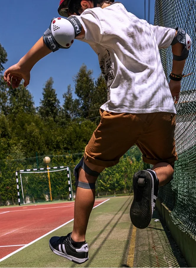 BREEZYROLLERS BREEZY ROLLERS shoes with wheels for children, Roller skates sneakers kids, From children's street shoes to roller skates in a few seconds, Patented click system, Trainers with wheels for girls & boys