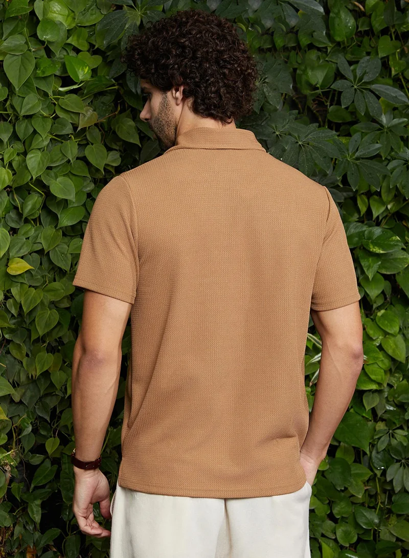 Campus Sutra Men's Camel Beige Chainlink-Ribbed Polo T-Shirt