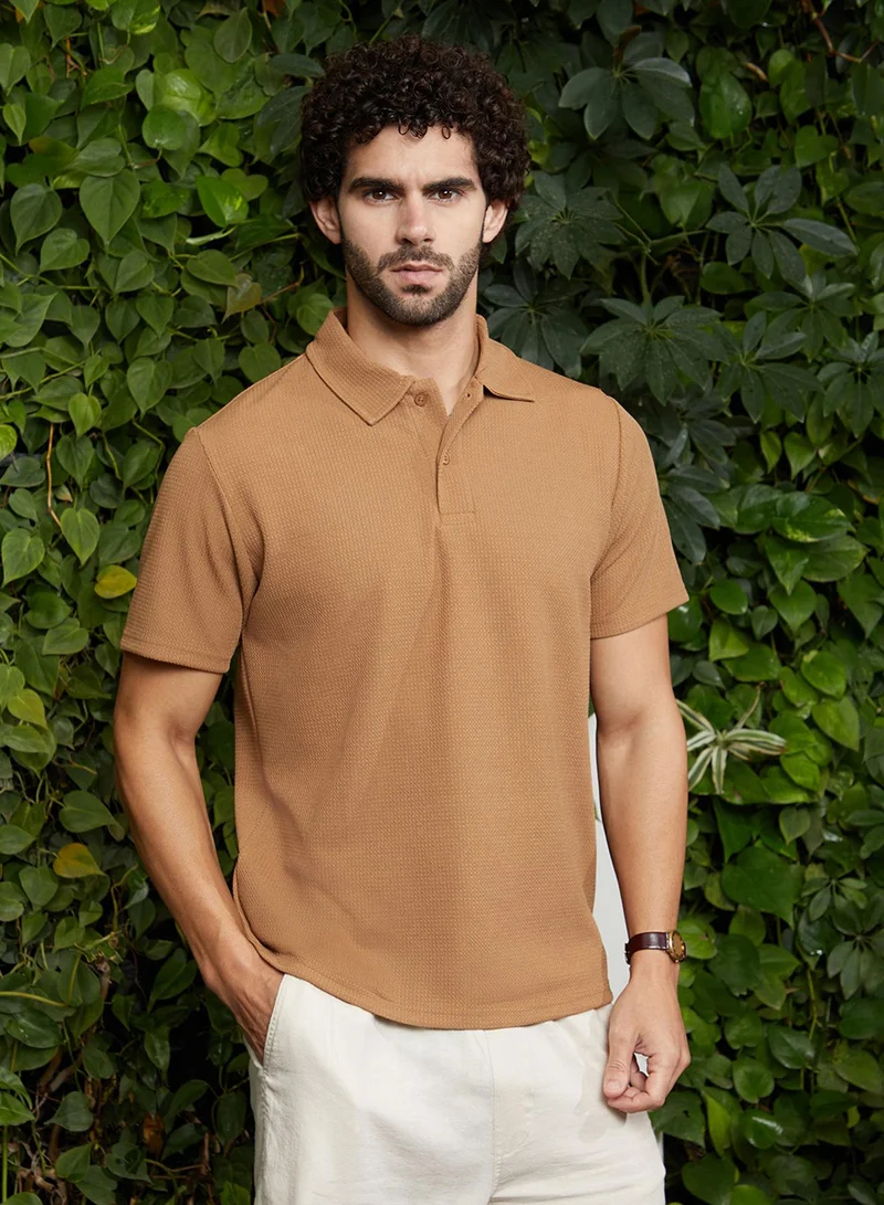 Campus Sutra Men's Camel Beige Chainlink-Ribbed Polo T-Shirt