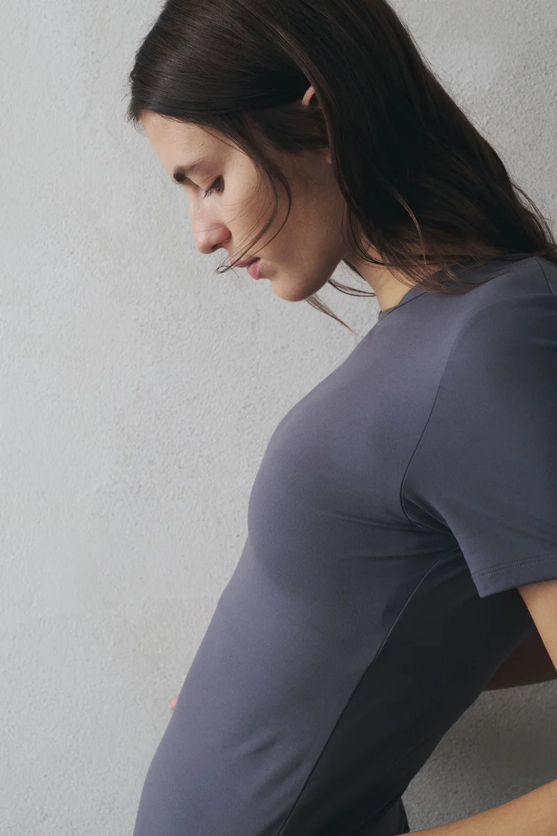 اتش اند ام تي-شيرت رياضي من نسيج سوفت موف