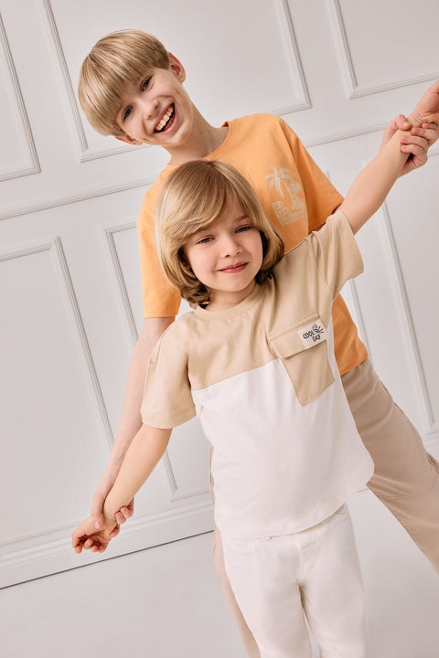 تيشيرت نص كم ملون قصة عادية بياقة مستديرة