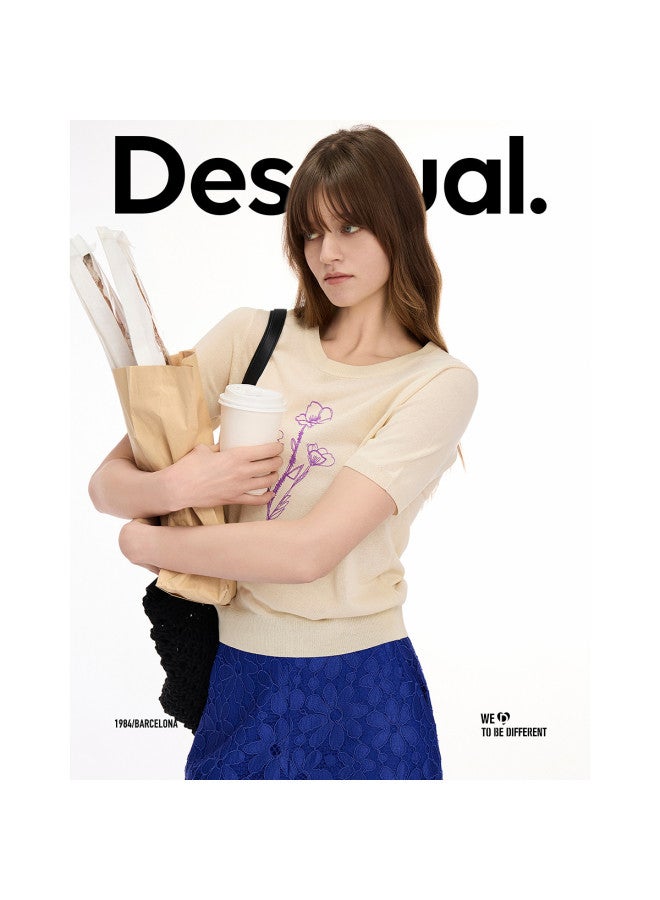 DESIGUAL تي شيرت نسائي بتصميم تطريز زهور بألوان متباينة - مجموعة ربيع/صيف 2025 - Image 5