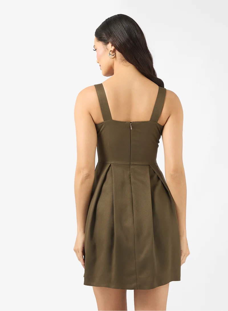 رينيه فستان قصير بقصة ضيقة وواسعة بياقة مربعة