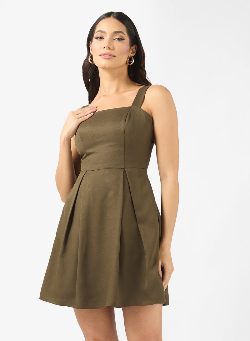 رينيه فستان قصير بقصة ضيقة وواسعة بياقة مربعة - Image 1