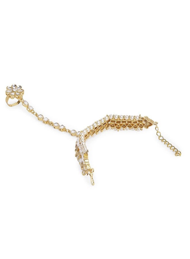 سوار هاثفول ذهبي اللون مرصع بأحجار الكوندان الزهرية بتصميم عرقي مع خاتم، من تصميم OOMPHelicious Jewellery، مناسب للفتيات والسيدات. - Image 4
