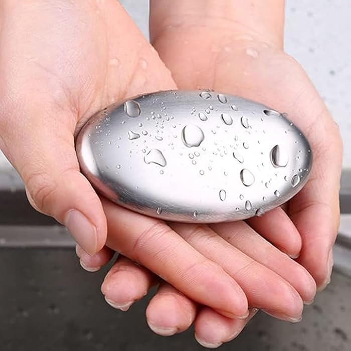 Say goodbye to the smell of onions, garlic, and fish. Just rub it in your hand under water... the smell disappears in seconds. One piece. - Image 1