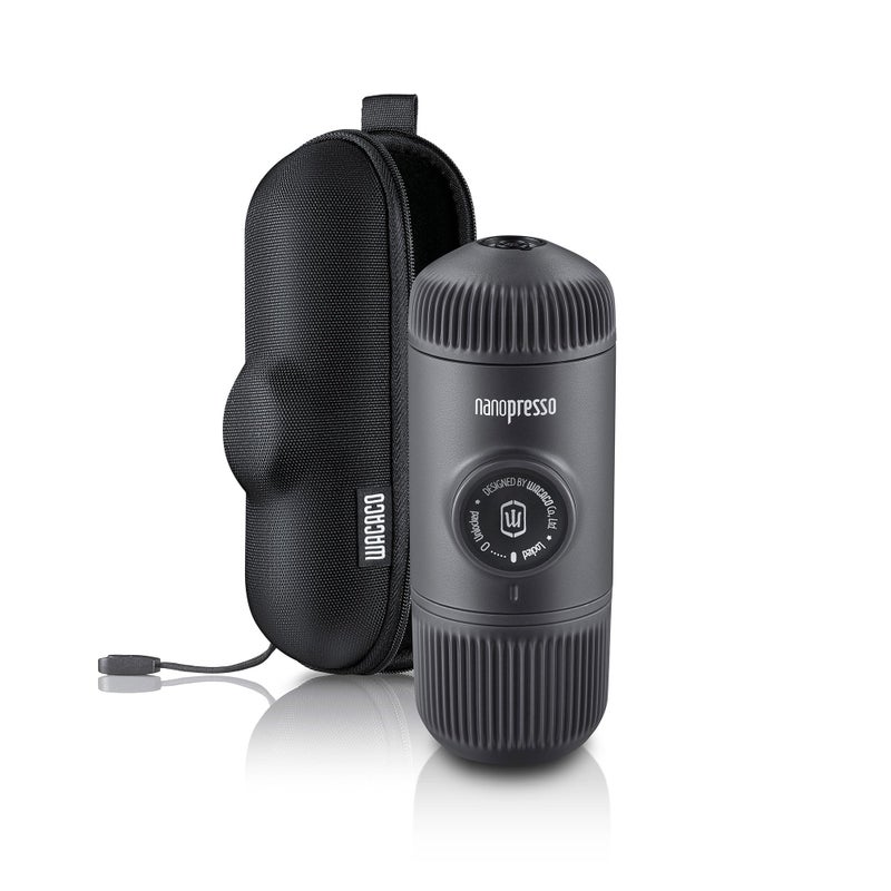صانعة الإسبريسو المحمولة WACACO Nanopresso مع حقيبة واقية - آلة قهوة صغيرة للسفر مثالية للتخييم والسفر والمكتب - باللون الأسود