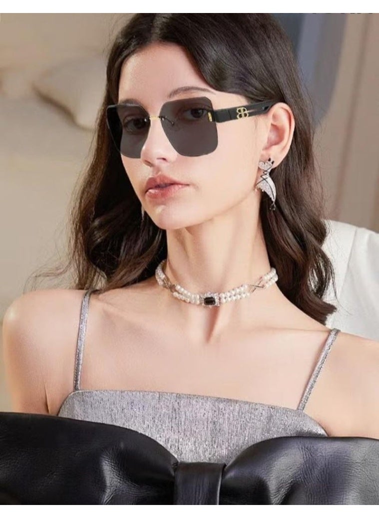 Square Sunglasses, UV400 Protection Sun Glasses with Fashion Temples, Elegant Sun Shades for High end trendy sunglasses, UV resistant sunglasses,unisex with Glasses Case, Outdoor activities, tourism, and cycling are available. - Image 5