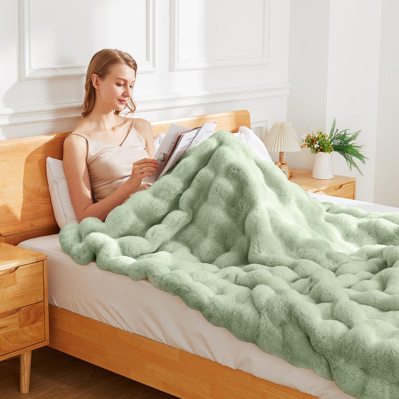 Latepis Faux Fur Throw Blanket Sage Green Bubble Cozy Soft Heavy Blanket for Couch Fuzzy Thick Blanket for Sofa Bedroom Plush Fluffy Warm Blanket for Winter Luxury Throw Blanket 50''x60''  860gsm - Image 5