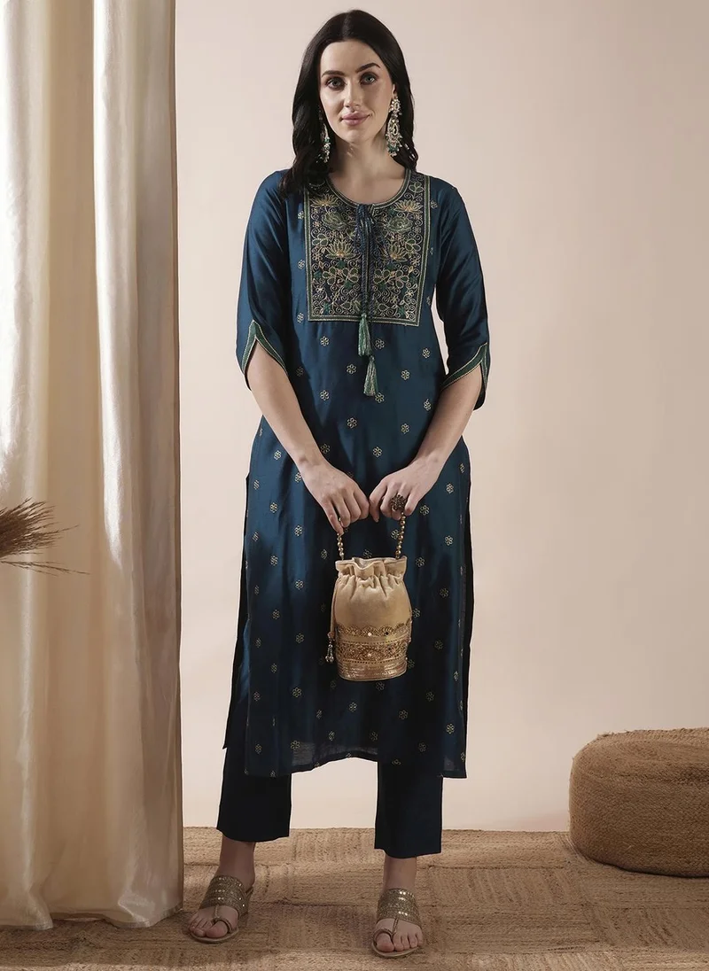 جلو باص جلوبس سنيكرز نسائي أخضر زمردي مطرز بالزهور مع بنطلون