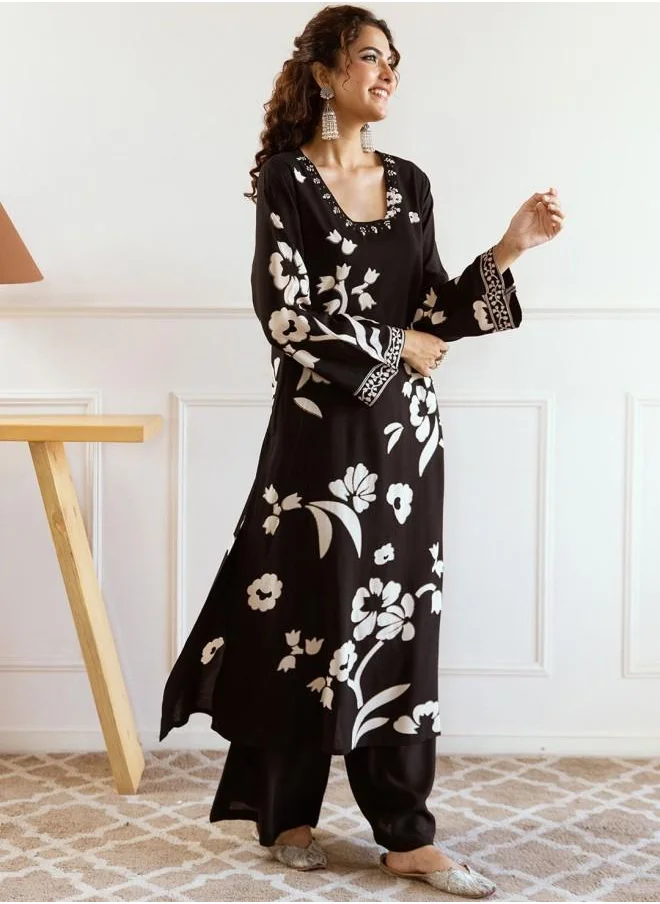 آي شين Tunic Women Black Rayon Kurta Set with Embroidered pattern Tunic and Palazzo features a Round neckline and Three-Fourth Sleeve secured with Elastic closure and styled in Straight Fit ideal for Festive moments — perfect for fashion-forward occasions.