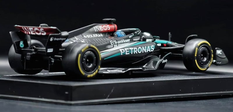 Bburago Metal - 1/43 Scale Model Compatible with Mercedes-AMG Petronas F1 W15# 63 Compatible with George Russell Season 2024 Racing Car Replica, Black - Image 3