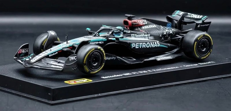 Bburago Metal - 1/43 Scale Model Compatible with Mercedes-AMG Petronas F1 W15# 63 Compatible with George Russell Season 2024 Racing Car Replica, Black - Image 4