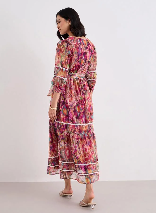 ستايلي فستان طويل بتفاصيل كسرات