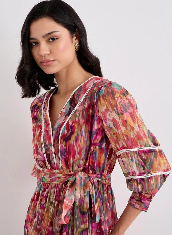 ستايلي فستان طويل بتفاصيل كسرات