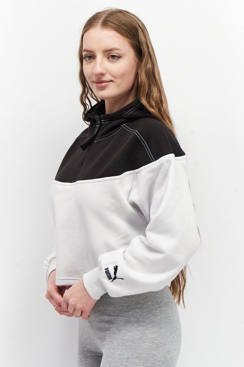 PUMA ملابس رياضية نسائية بأكمام طويلة وقصة قصيرة مع غطاء رأس، أسود - Image 2