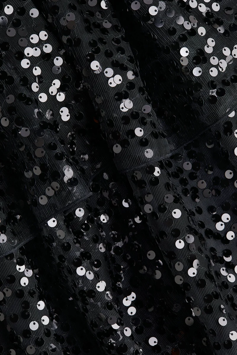 اتش اند ام فستان بتنورة مزينة بالترتر