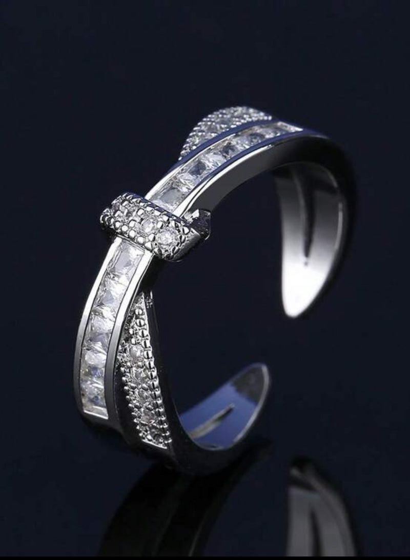 إيكوال خاتم نسائي فاخر وأنيق من الاستانلس ستيل باللون الفضي بمقاس موحد - Image 2