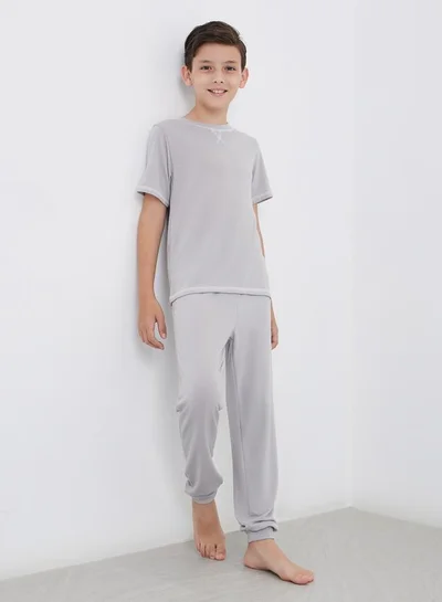 ستايلي طقم بيجامة وتيشيرت رمادي بخياطة علوية للأولاد