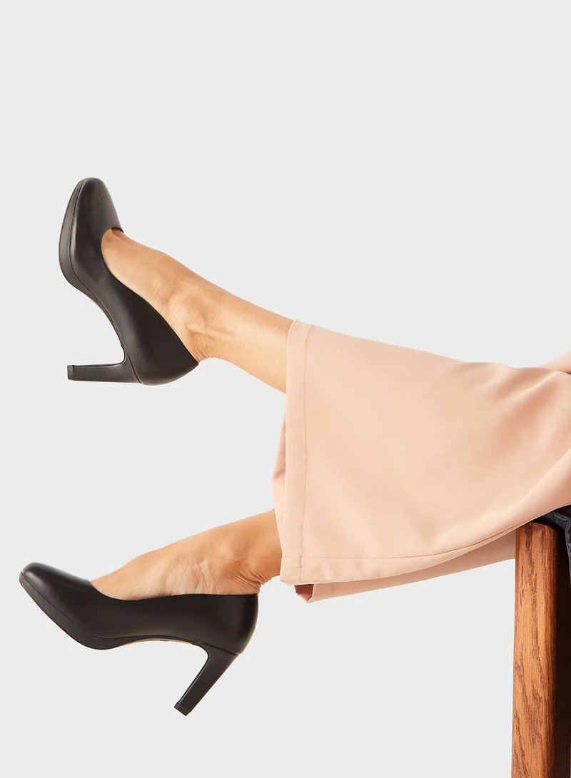 Le Confort Pointed Toe Pumps