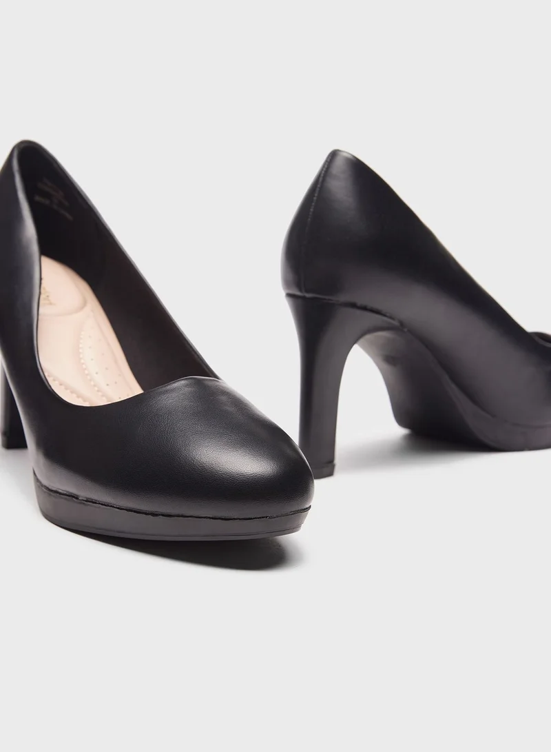 Le Confort Pointed Toe Pumps