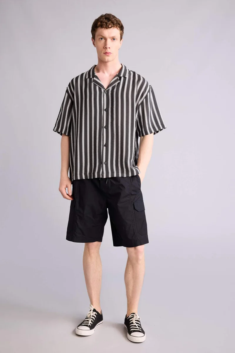 ديفاكتو Boxy Fit Apache Neck Printed Striped Short Sleeve Shirt