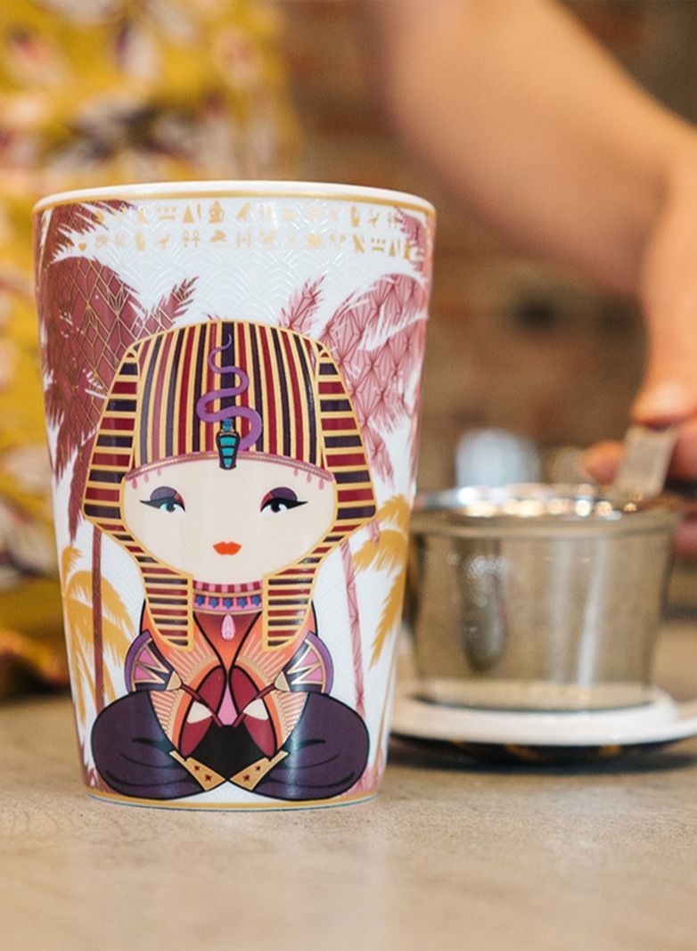 تيلاند كوب بورسلين مزدوج الجدار مقاوم للحرارة "ليتل إيجيبت" مع مصفاة وغطاء للقهوة والشاي والكاكاو والحليب (350 مل) - Image 1