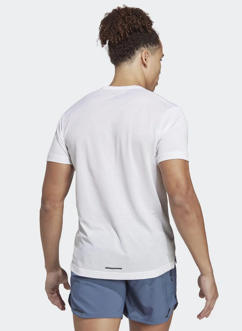 adidas قميص جري أبيض للرجال مقاس