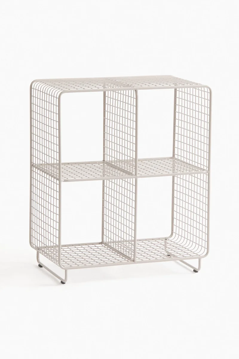 اتش اند ام رف أرضي بأسلاك معدنية