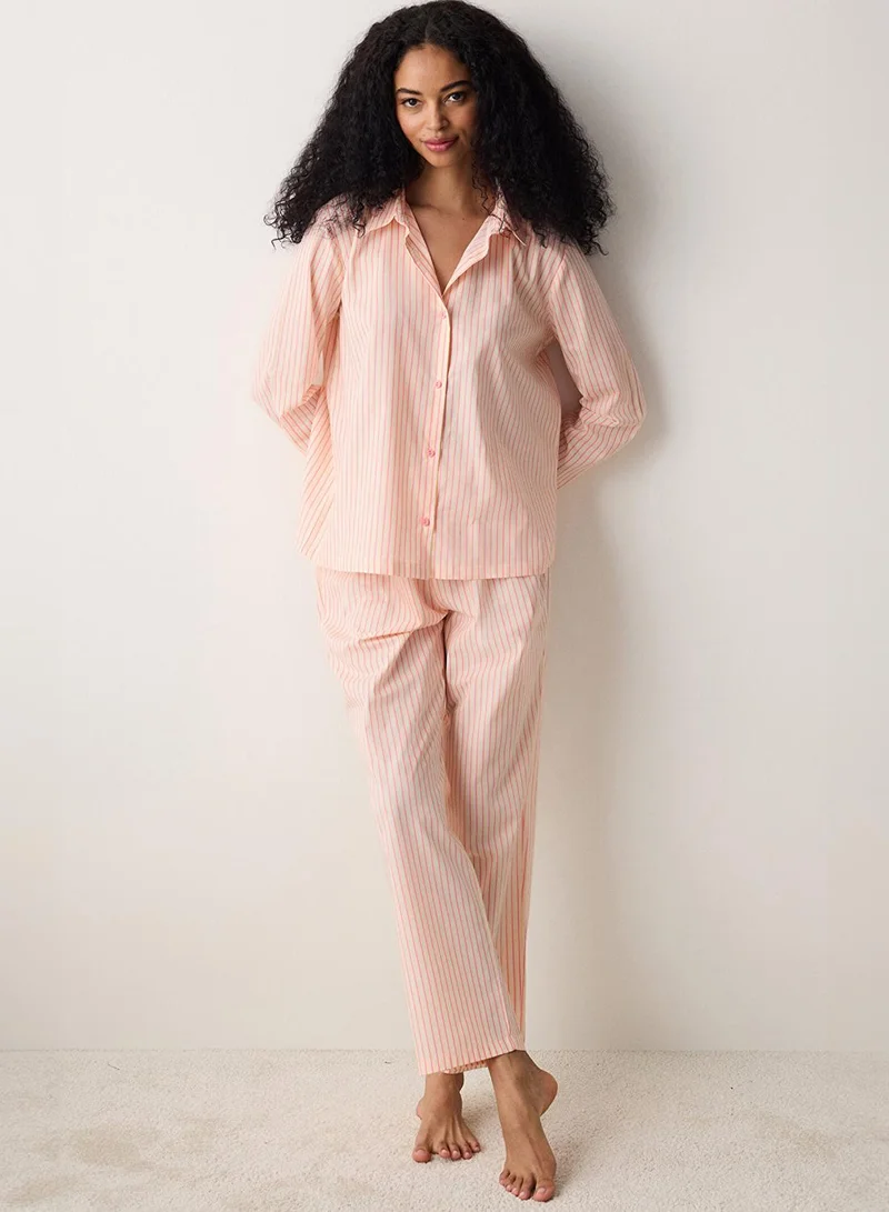 بنتي طقم بيجامة بياقة قميص مخطط