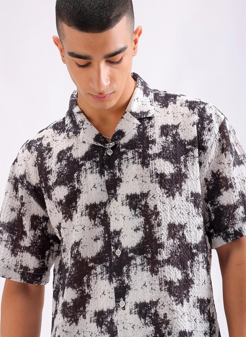 ذا انديان كراج كو Men Relaxed Fit Abstract Printed Half Sleeves Cuban Collar Resort Wear Shirt