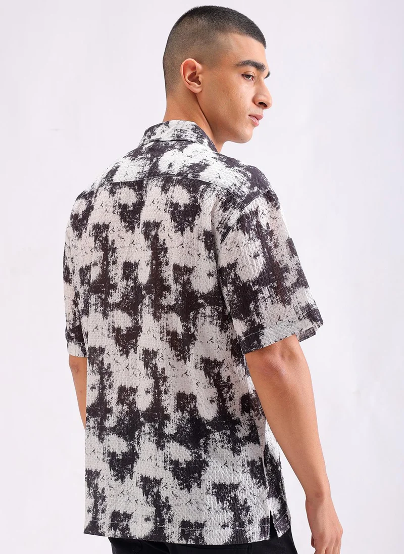 ذا انديان كراج كو Men Relaxed Fit Abstract Printed Half Sleeves Cuban Collar Resort Wear Shirt