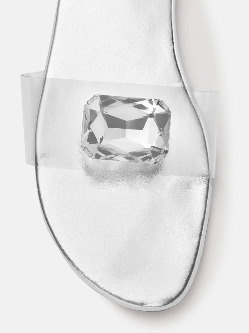 زوري وورلد نوور أحذية مسطحة لامعة بالكريستال الماسي والفضي نباتية ومعتمدة من بيتا