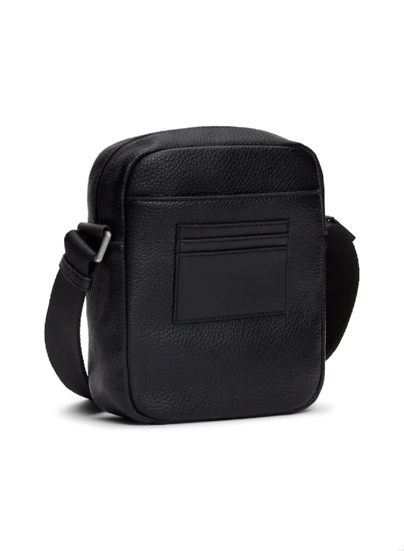 TOMMY HILFIGER Men's Metal Logo Small Reporter Bag - Pebble grain finish, Black
