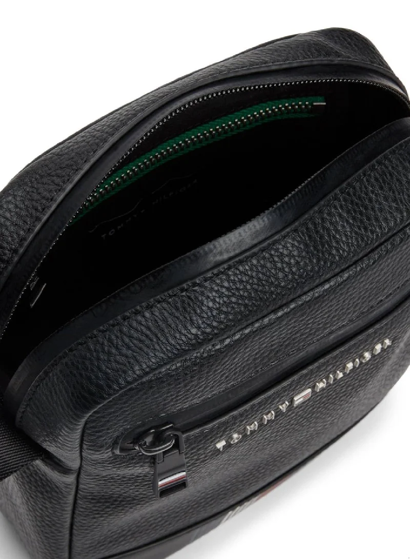 TOMMY HILFIGER Men's Metal Logo Small Reporter Bag - Pebble grain finish, Black