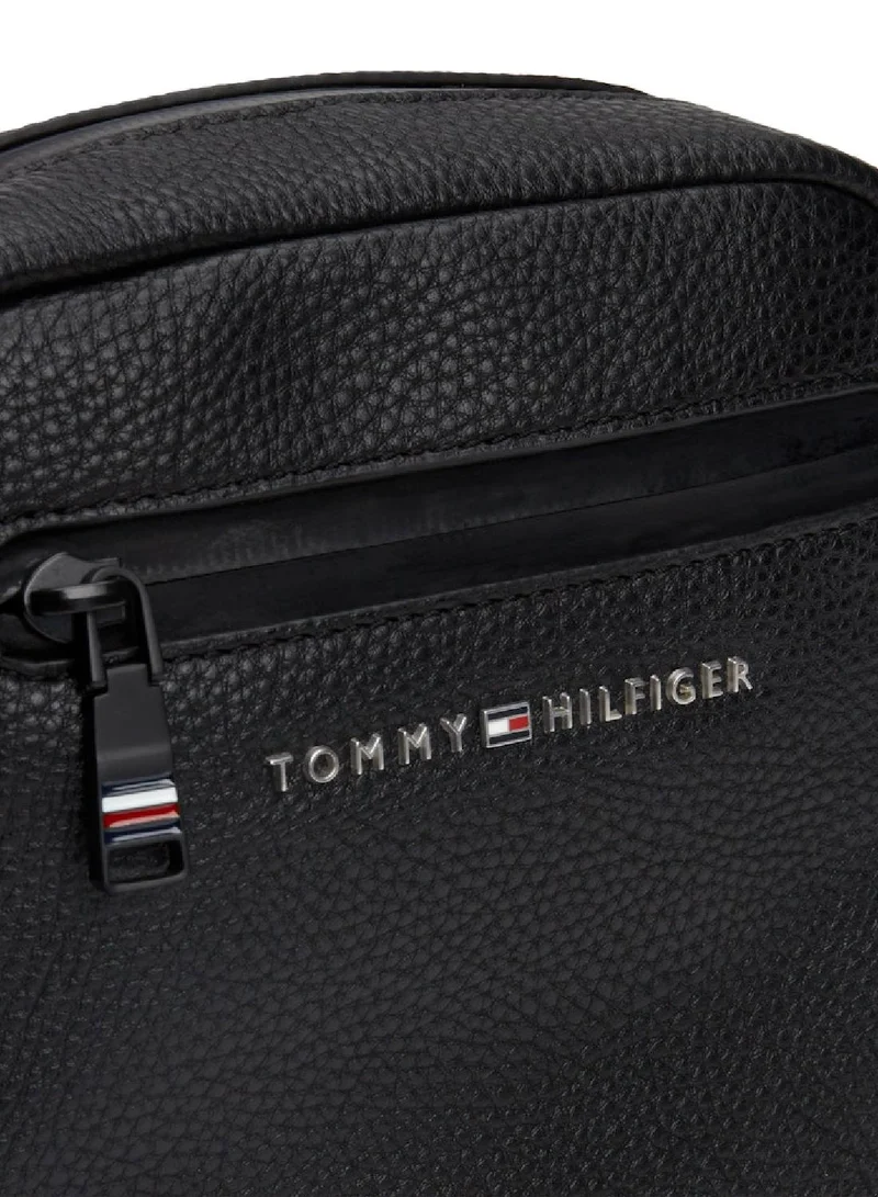 TOMMY HILFIGER Men's Metal Logo Small Reporter Bag - Pebble grain finish, Black