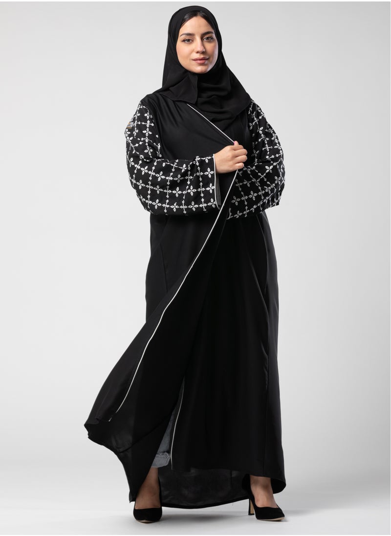 دار امتنان  - عباية ترنش كوت مطرزه بالورد الابيض - Image 1