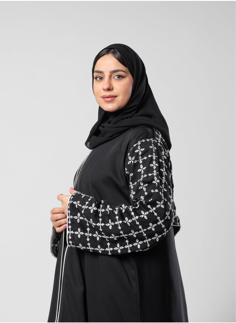 دار امتنان  - عباية ترنش كوت مطرزه بالورد الابيض - Image 1