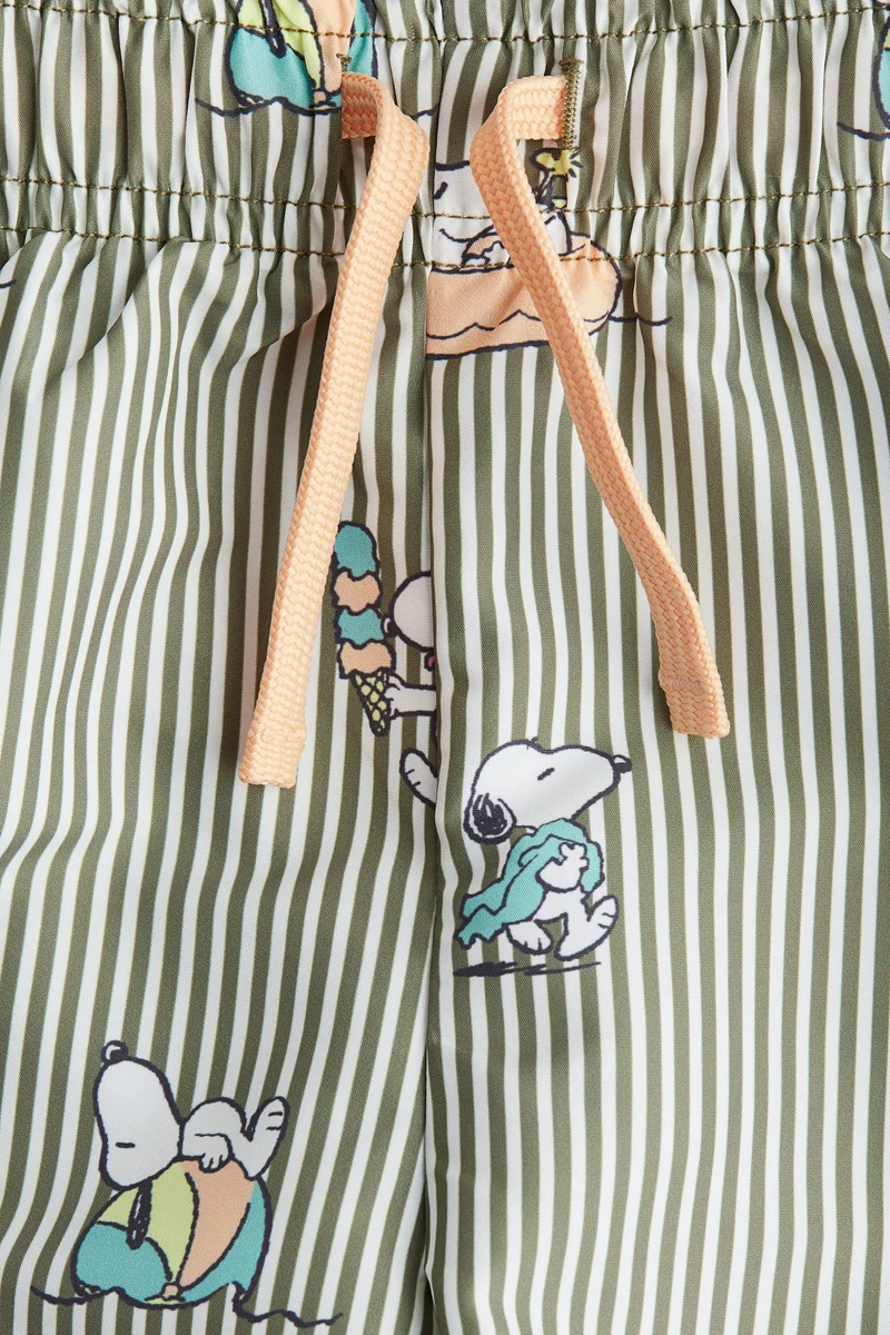 اتش اند ام شورت سباحة مزين برسمة