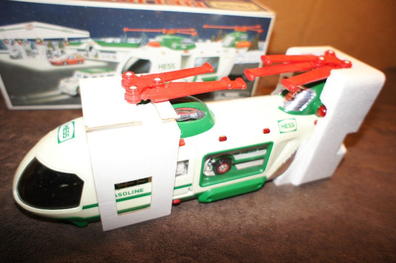 Hess طائرة هليكوبتر هيس 2001 مع دراجة نارية وسفينة - Image 2