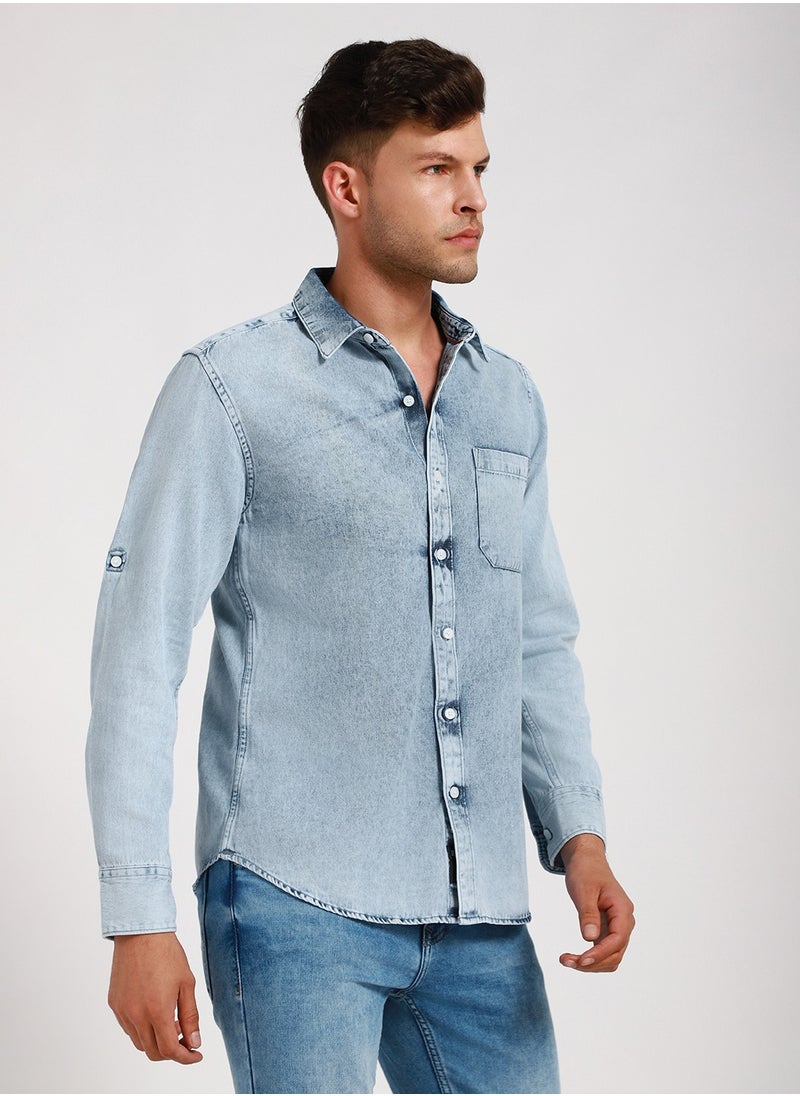 Dennis Lingo قميص جينز قطني باهت اللون بقصّة Slim Fit من India  - Image 3