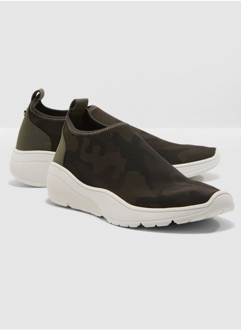 STEVE MADDEN - Floren Slip On - Image 1