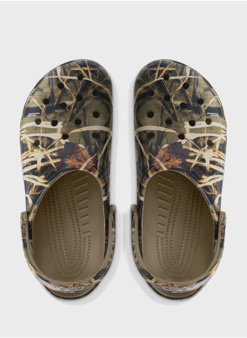 crocs - Classic Realtree Clog Sandals - Image 1