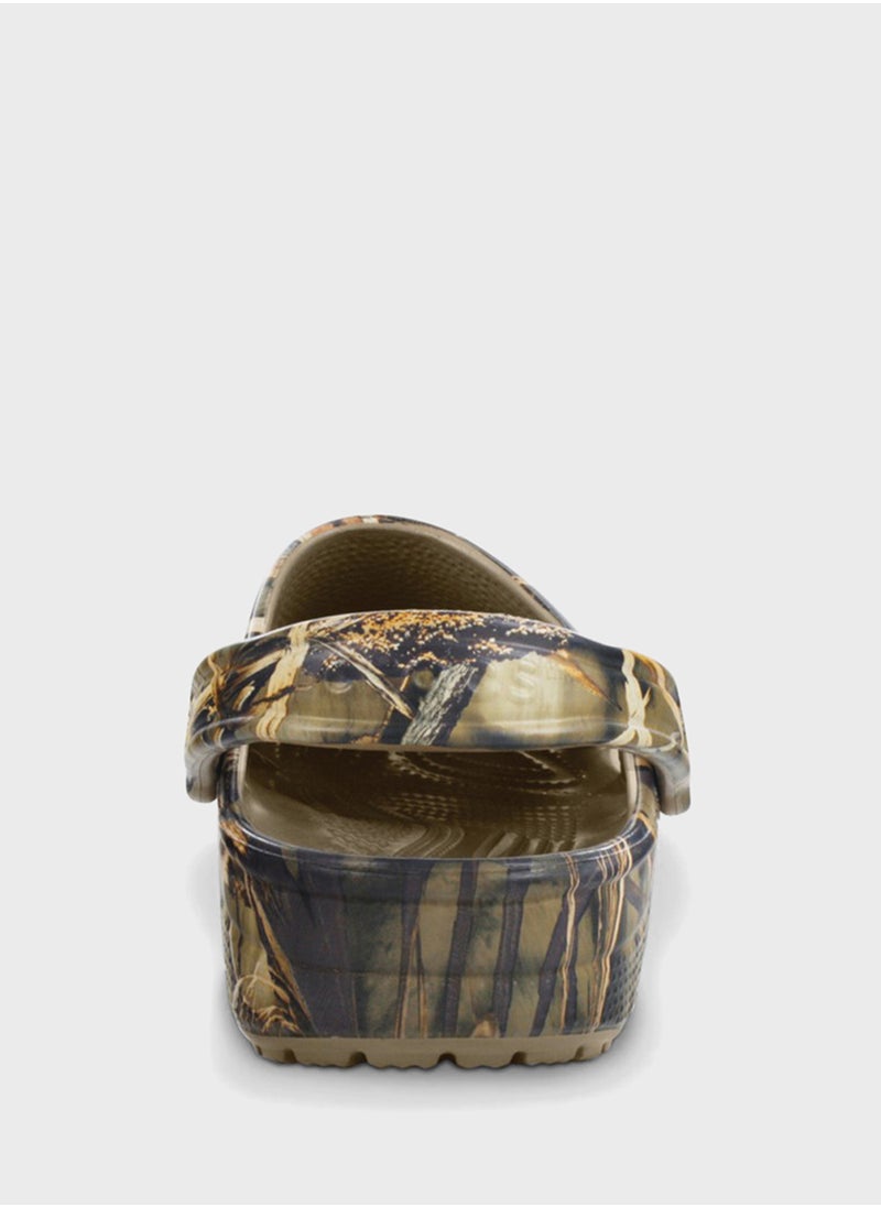 crocs - Classic Realtree Clog Sandals - Image 1