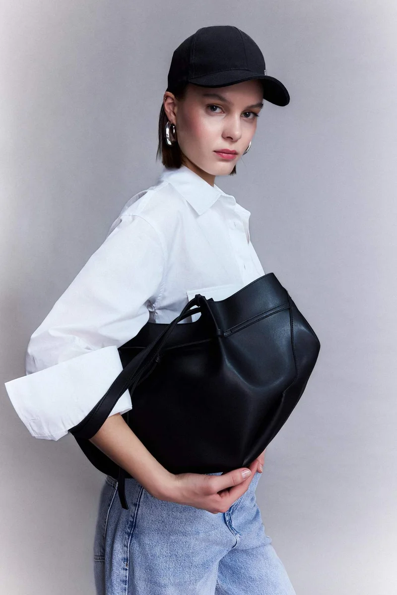 ديفاكتو Woman Faux Leather Shoulder Bag