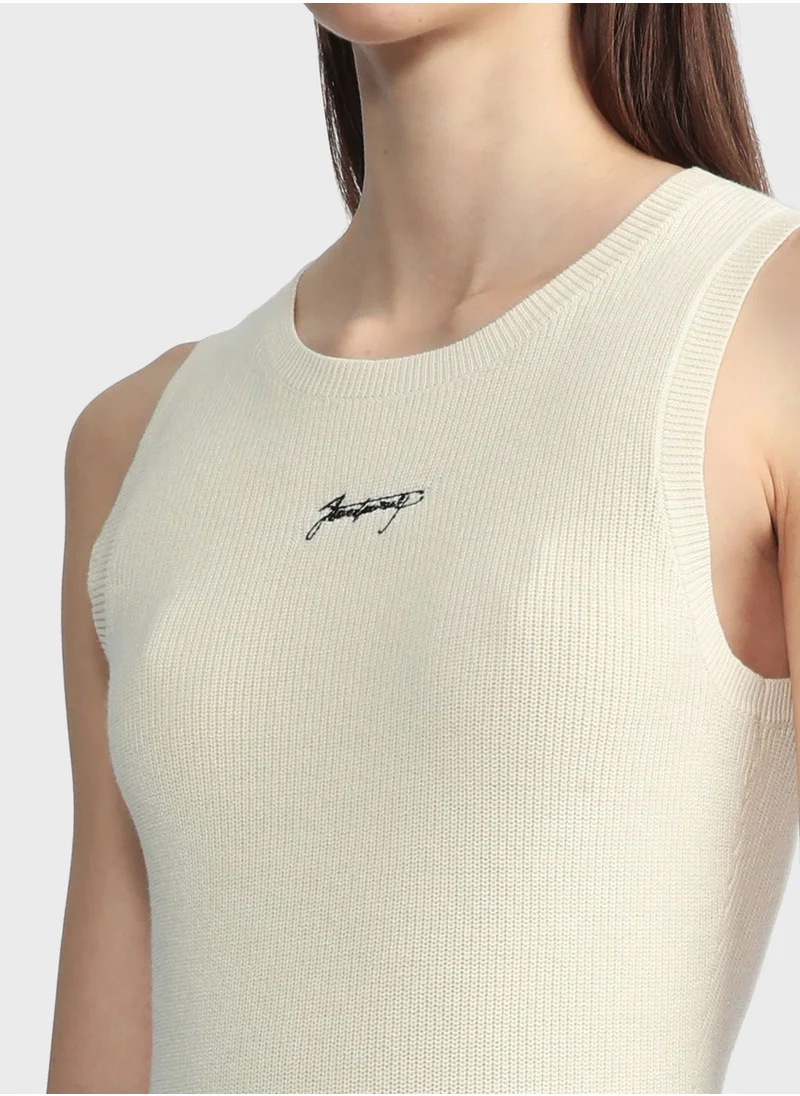 izzue Essential Cropped Top