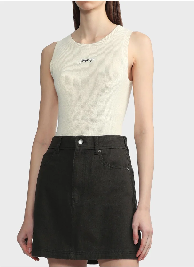 izzue Essential Cropped Top