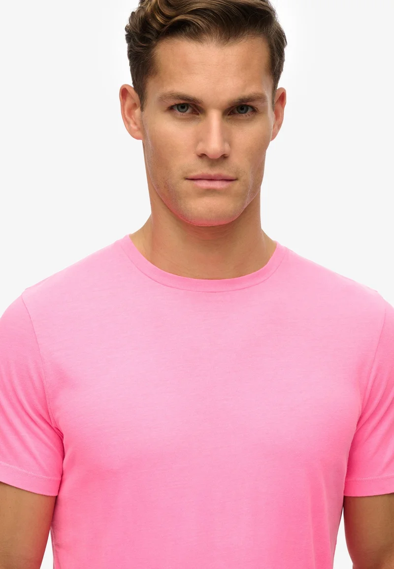 سوبر دراي Classic Essential T-Shirt